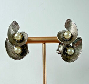 Vintage 1960s Silver Tone Spiral Noodle and Faux Pearl Clip On Earrings Climber